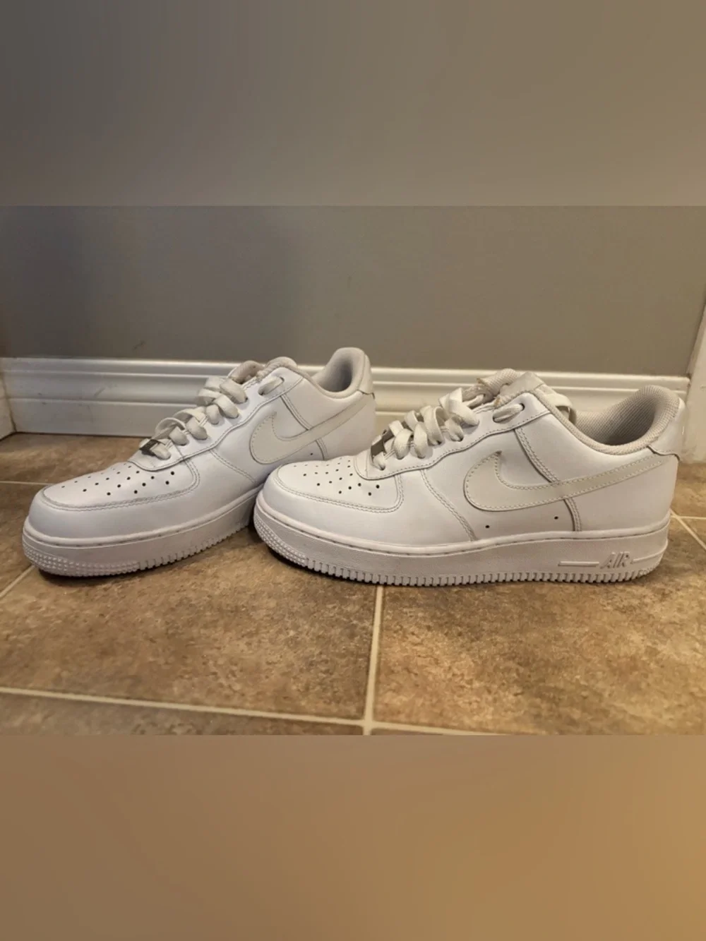 Nike Air Force 1 ‘07 Low Top Sneakers - Picture 2 of 8
